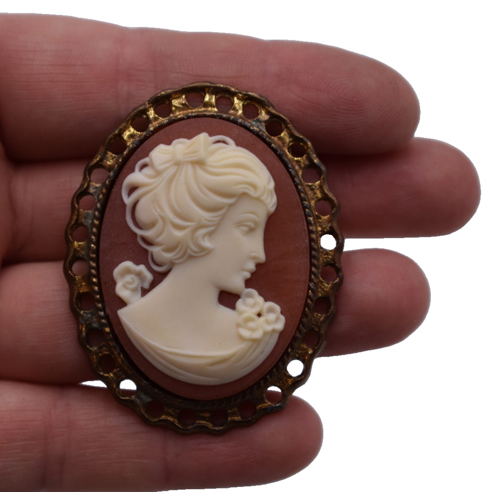 Vtg 2" CAMEO Portrait Brooch Pin - American Greetings Costume Jewelry